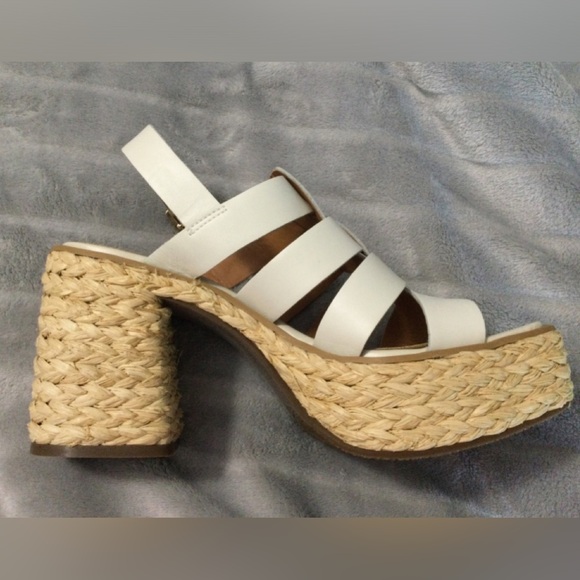 Lisa Vicky Just Strappy Platform White Sandals Size 8.5 M - Picture 10 of 12